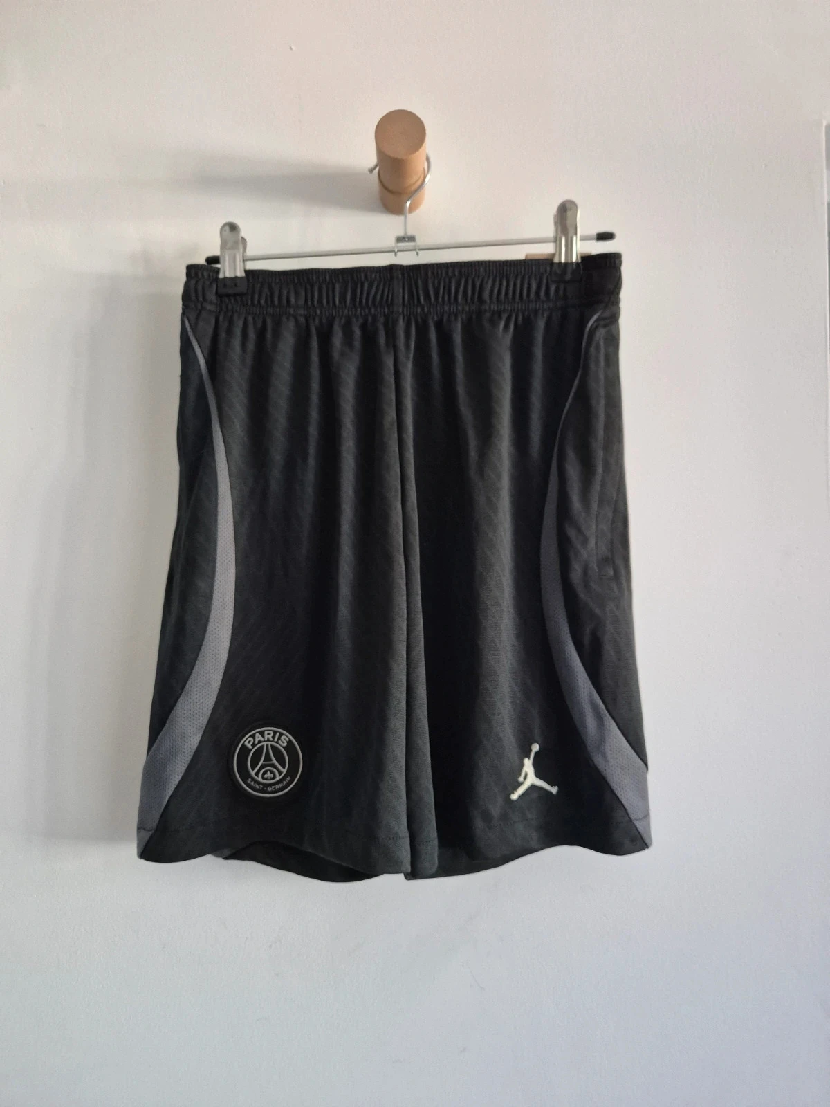 Short PSG Jordan noir et gris 11-12 ans